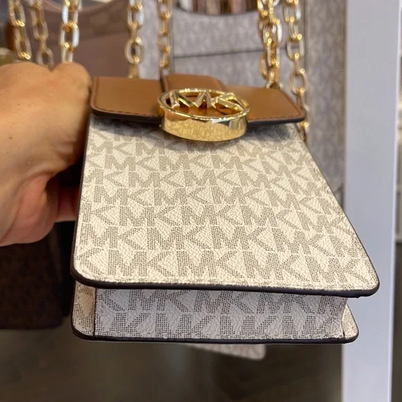Michael Kors Carmen Small Logo Smartphone Crossbody Bag
Vanilla - Picture 5 of 16
